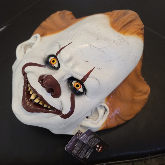 It pennywise mask - Picture 1 of 5